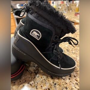 SOREL WOMEN'S BLACK TIVOLI III WATERPROOF WINTER BOOTS